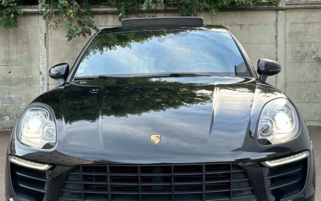 Porsche Macan 95B noire retenue après une sélection rigoureuse